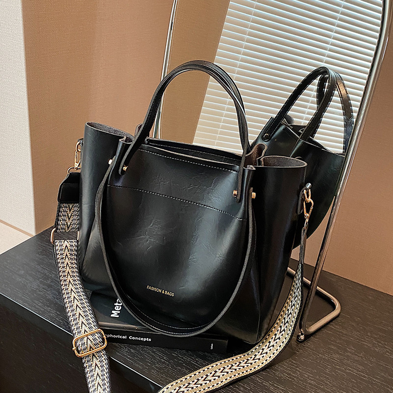 春夏新款大容量手提包包女2025复古单肩腋下包复古通勤斜挎水桶包,淘宝优惠券,粉丝福利购,淘宝优惠卷