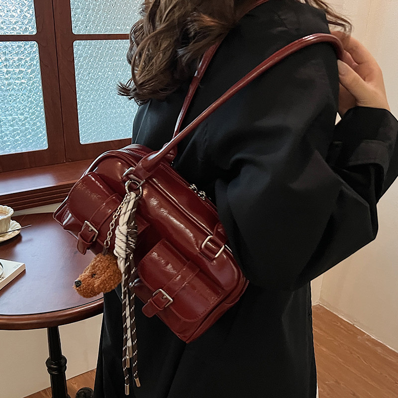 允真同款2025新款保龄球包韩国小众百搭波士顿包单肩枕头包大容量,淘宝优惠券,粉丝福利购,淘宝优惠卷