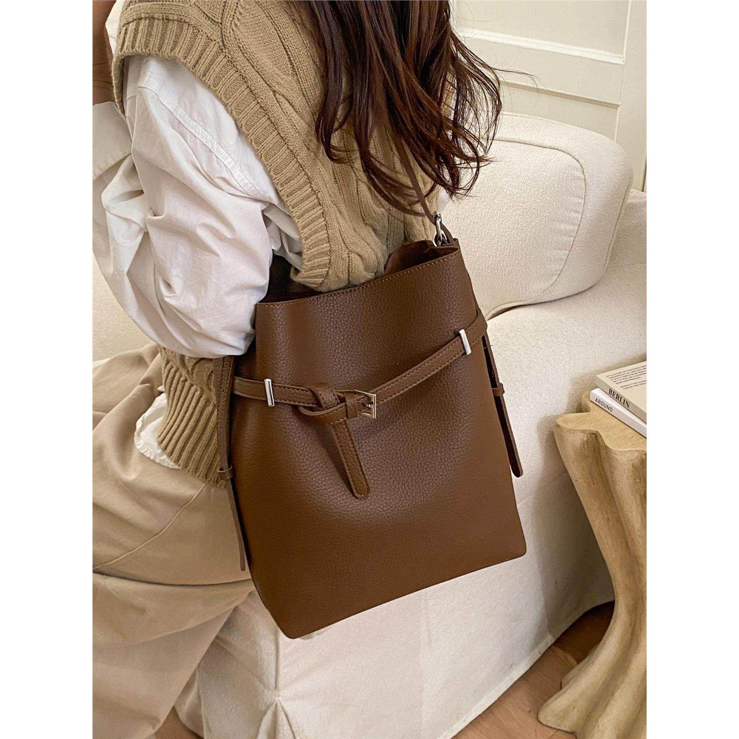 高级感腋下包包女式2026新款时尚百搭单肩包大容量通勤斜挎水桶包,淘宝优惠券,粉丝福利购,淘宝优惠卷