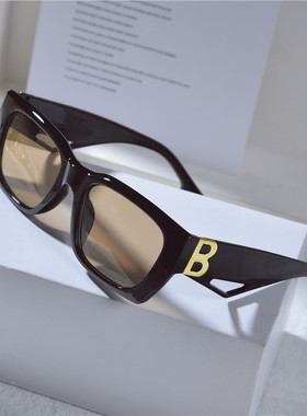 网红辣妹高级感街拍墨镜女潮复古个性方形框字母眼镜显脸小太阳镜