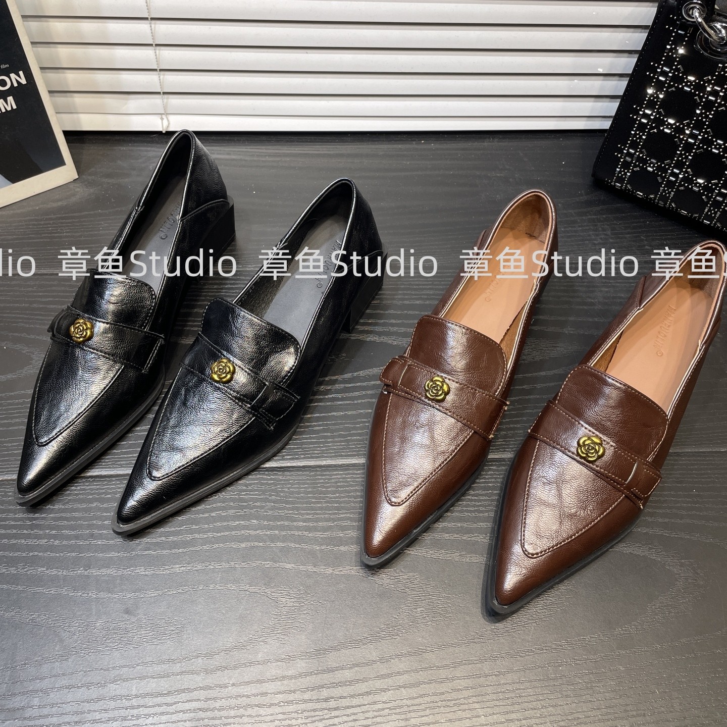 法式复古山茶花金属扣粗跟乐福鞋女小皮鞋2025秋新款尖头深口单鞋,淘宝优惠券,粉丝福利购,淘宝优惠卷