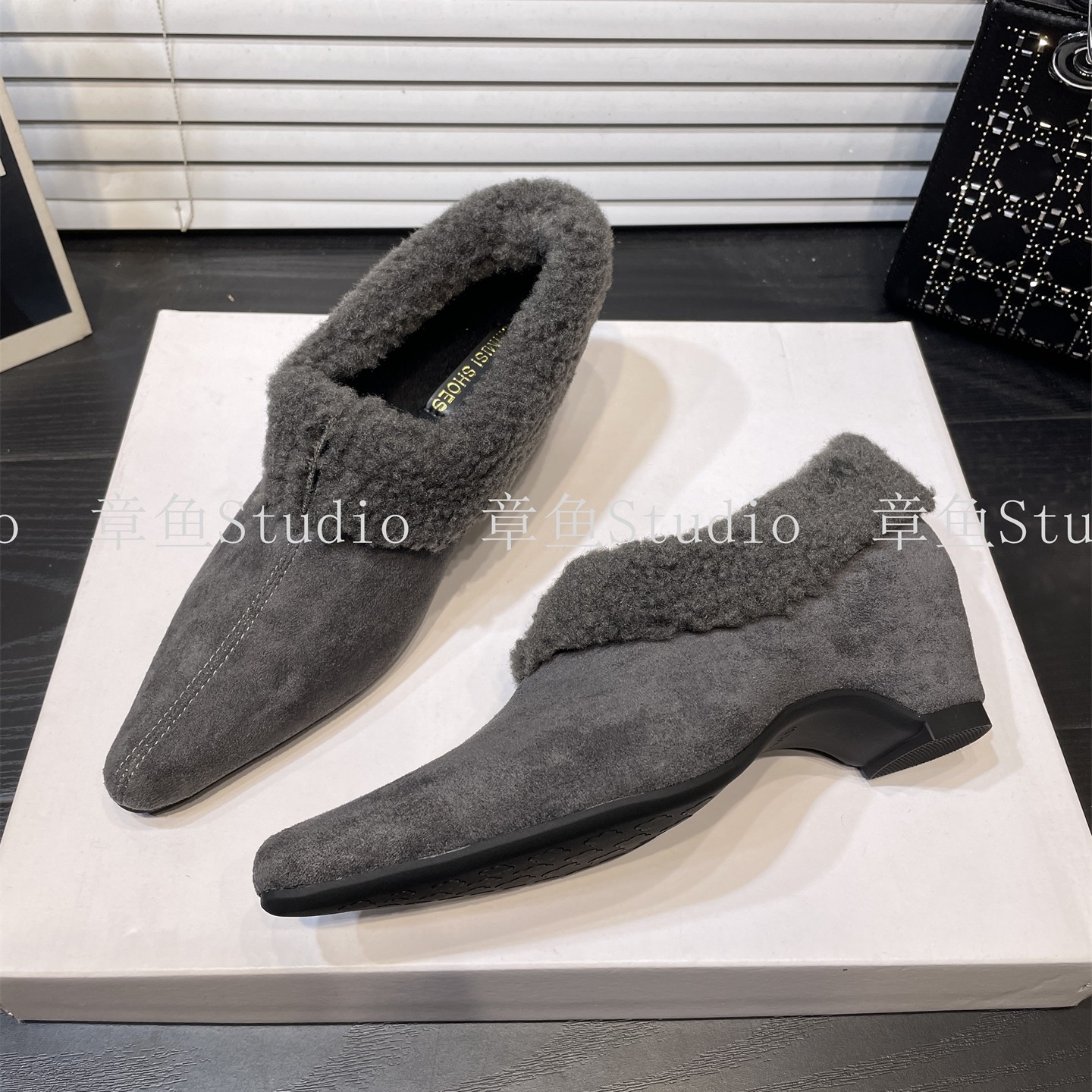 一脚蹬灰色毛毛鞋女冬季内增高加绒尖头单鞋2025新款坡跟保暖棉鞋,淘宝优惠券,粉丝福利购,淘宝优惠卷
