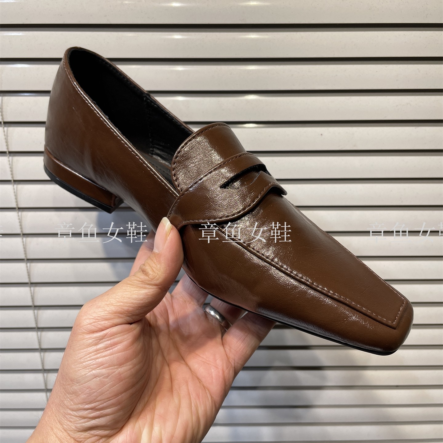 法式复古方头粗跟深口单鞋女新款小众设计感皮带扣一脚蹬乐福鞋,淘宝优惠券,粉丝福利购,淘宝优惠卷