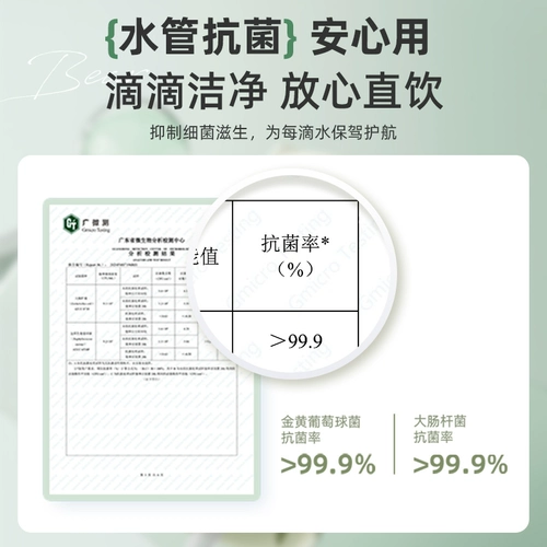 Медведь перекачивает водонагреватель ковш