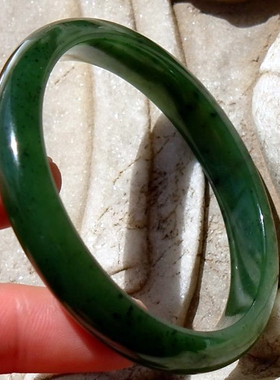 天然新疆和田玉碧玉籽料玉手镯子