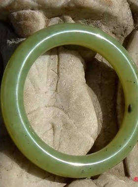 天然新疆和田玉籽料玉手镯子