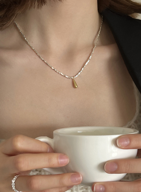 光泽感时髦镀金色水滴碎银项链女