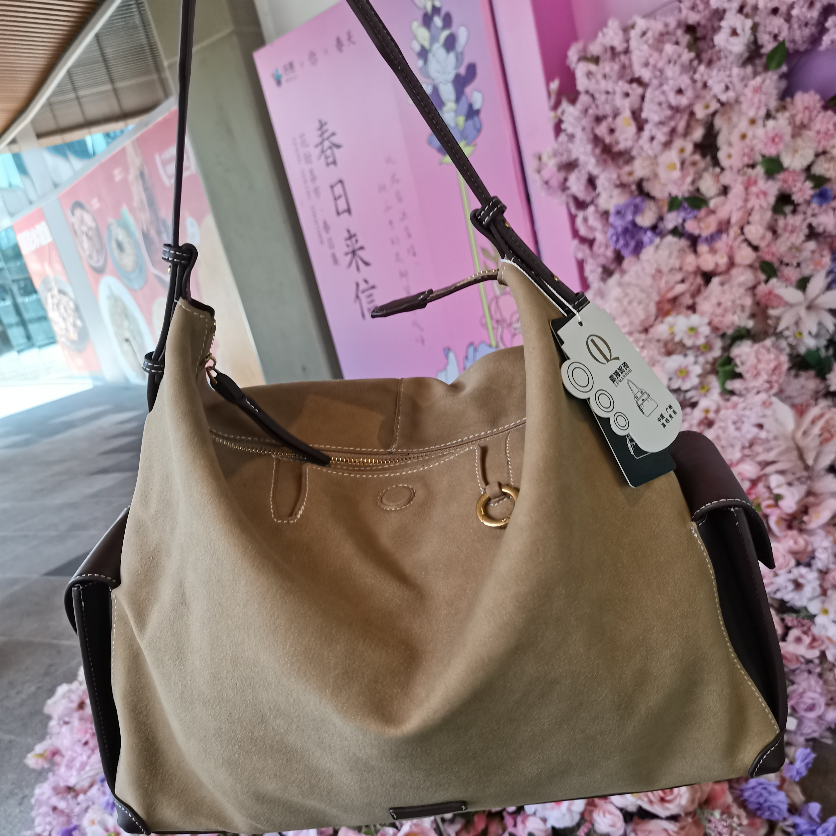 【蒋奇明同款】LUMANNIQI旅行hobo包大容量斜挎麂皮植鞣皮电脑包 - 图3