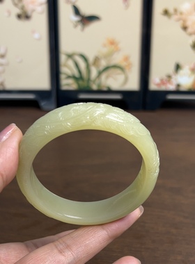 新疆直发正品和田玉若羌黄口手镯黄玉雕花手镯天然玉石55.5带证书