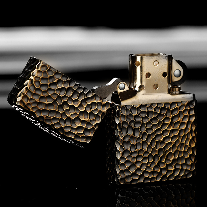 正版盔甲纯铜男士 陨石坑煤油芝宝个姓七夕 zippo 打火机 zippo 正版盔甲纯铜男士 陨石坑煤油芝宝个姓七夕 zippo 打火机 zippo