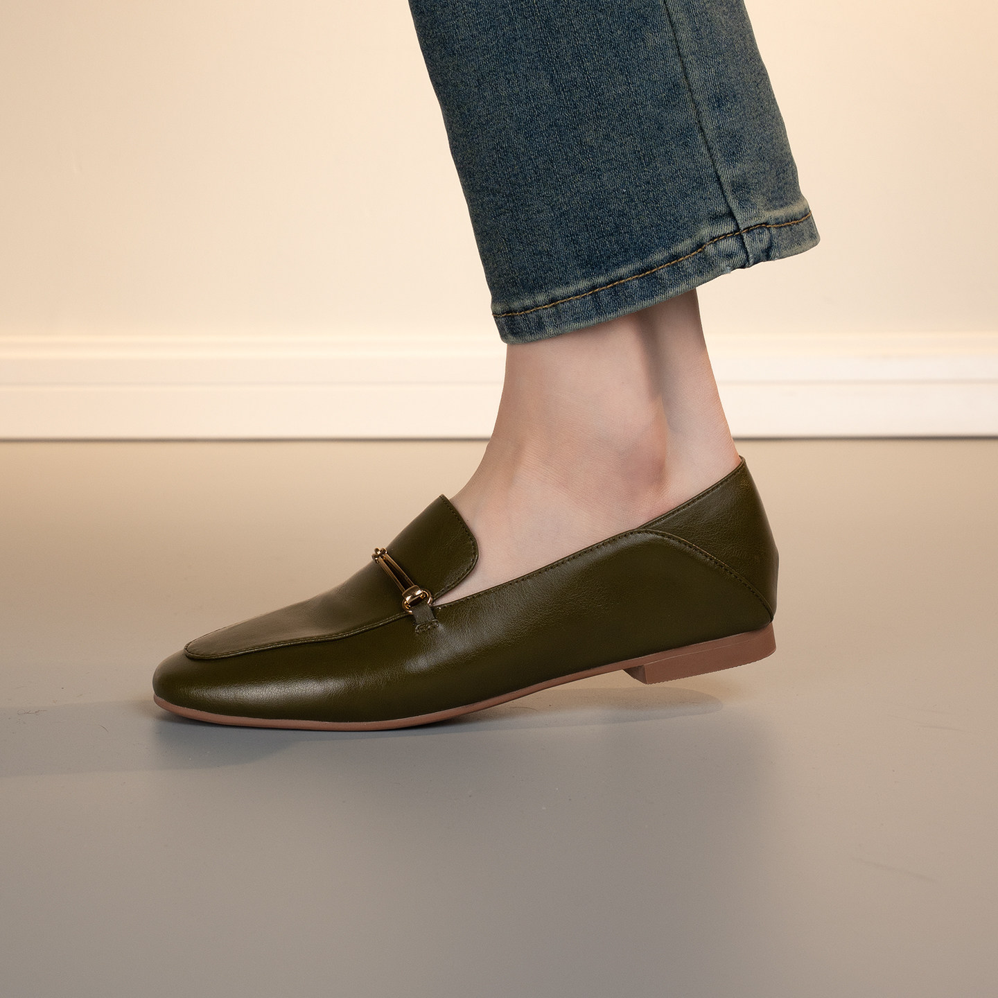 圆头简约风羊皮一脚蹬乐福鞋女平跟深口单鞋真皮软底舒适百搭平底,淘宝优惠券,粉丝福利购,淘宝优惠卷