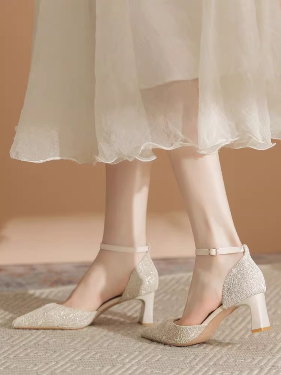 意尔康官网婚鞋新娘鞋2024春季新款伴娘鞋粗跟尖头优雅气质婚礼法