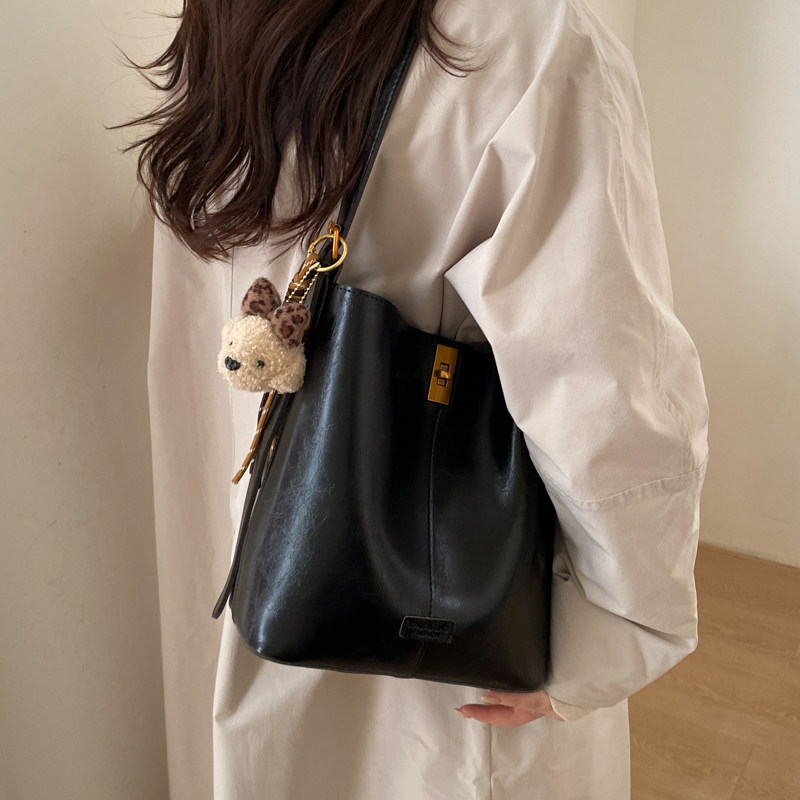 韩系大容量高级感水桶包女2026春季新款百搭文艺单肩包时尚斜挎包,淘宝优惠券,粉丝福利购,淘宝优惠卷