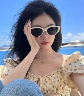 墨镜女款高级感方圆脸复古猫眼白色框小防紫外线2025新款太阳眼镜