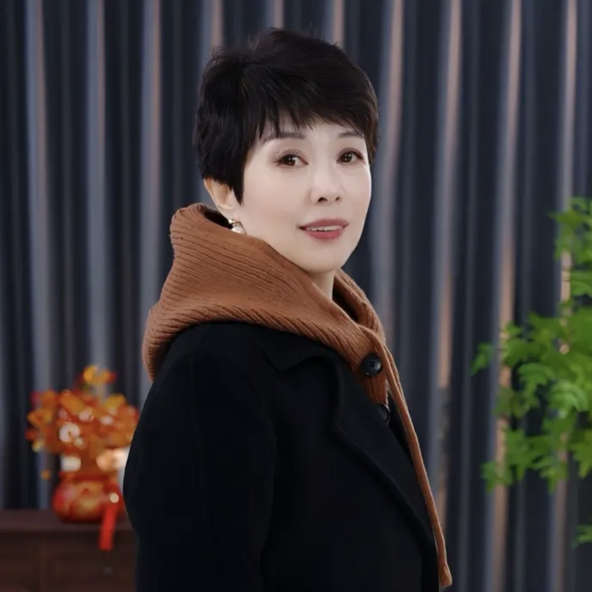 【新芳】针织克拉克拉法帽带纽扣秋冬季韩版保暖护耳连帽围脖爆款 - 图2