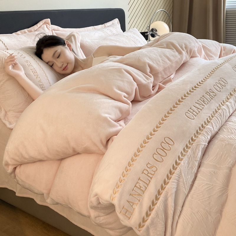 2025新款轻奢高级感牛奶绒四件套冬季加厚保暖雕花刺绣珊瑚绒床品,淘宝优惠券,粉丝福利购,淘宝优惠卷