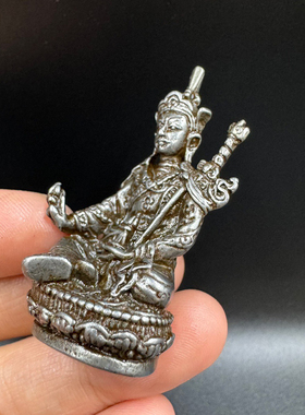 藏传天铁莲花生大师桌面摆件藏传佛像工艺品宗教供奉神像文玩收藏