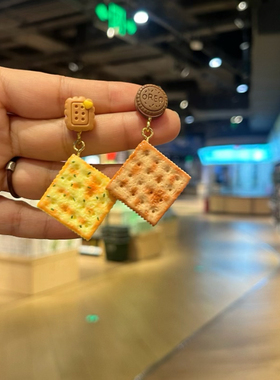 旅游拍照巨出片网红大饼干耳环零食无耳洞耳饰搞怪氛围感耳夹