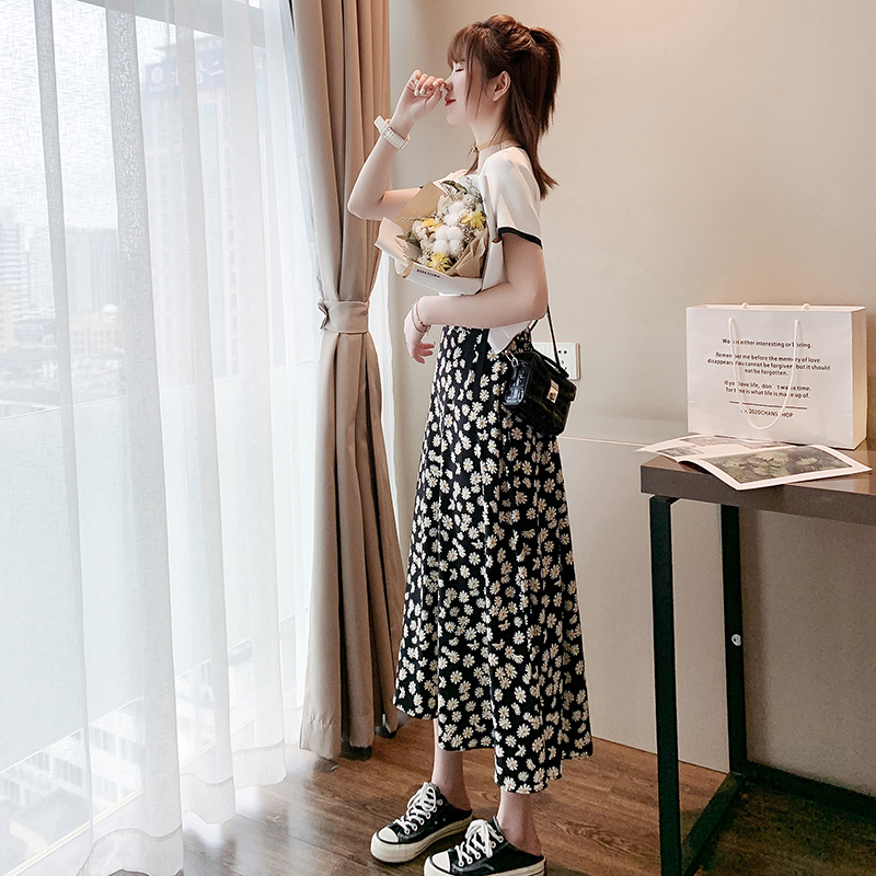 戚米旗舰店年新款女装夏天碎花裙子小雏菊可甜可盐连衣裙夏季吊带裙长裙1
