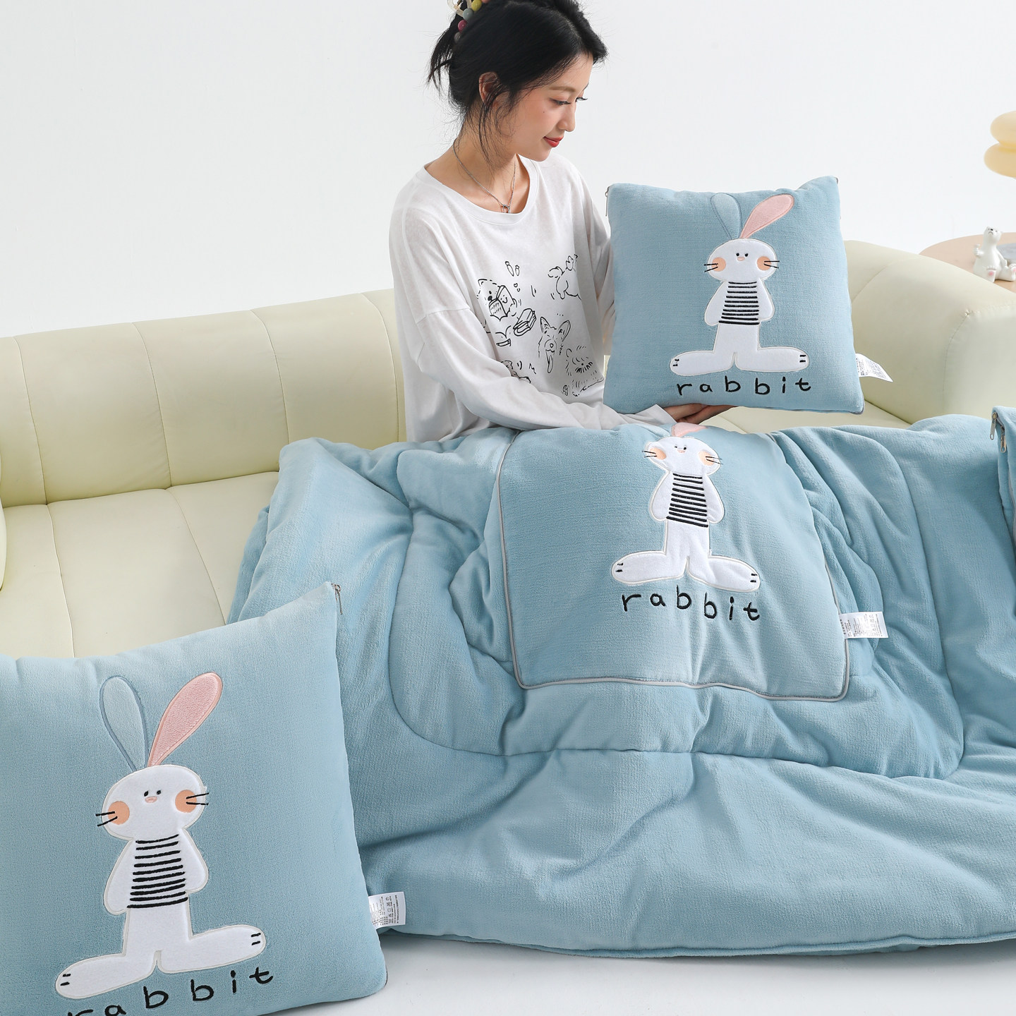 小兔子抱枕被两用加厚牛奶绒车载靠垫办公室学校沙发午睡折叠毛毯,淘宝优惠券,粉丝福利购,淘宝优惠卷