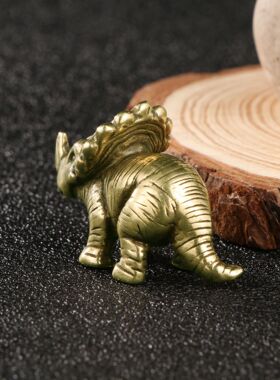 侏罗纪独角龙恐龙黄铜摆件玩具做旧仿真三角恐龙玩具摆设