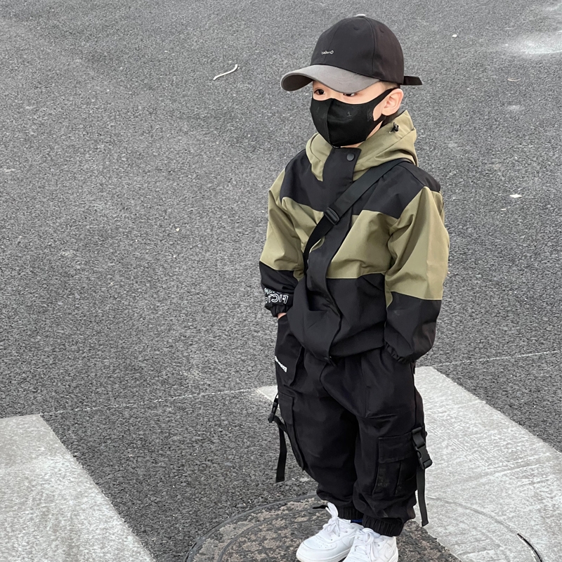 男童外套春装儿童洋气宝宝衣服炸街棉服男孩冲锋衣秋冬加棉上衣潮