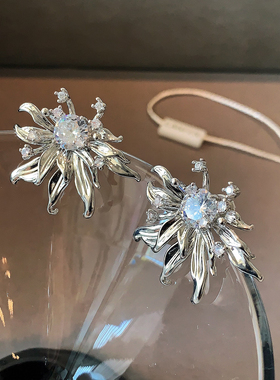 XMR甜酷立体冰花镶锆石花朵耳钉