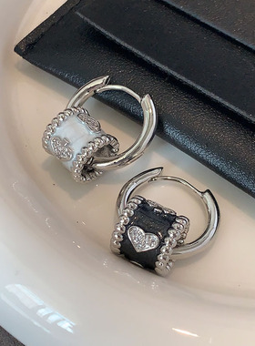 XMR小众设计感镶钻圆筒爱心耳饰