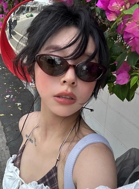 韩版复古三角猫眼红色墨镜女2025新款辣妹街拍高级感圆脸太阳眼镜