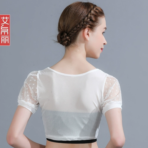 Приятная телу тонкая весенняя летняя короткая белая футболка, короткий рукав, облегающий крой