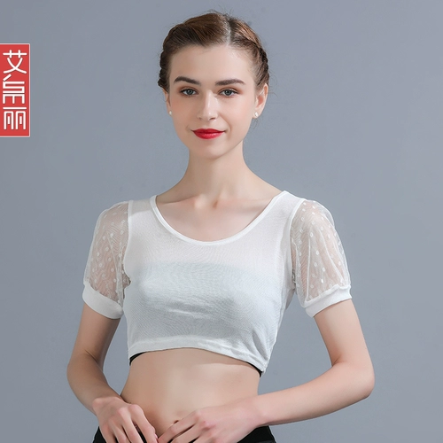 Приятная телу тонкая весенняя летняя короткая белая футболка, короткий рукав, облегающий крой