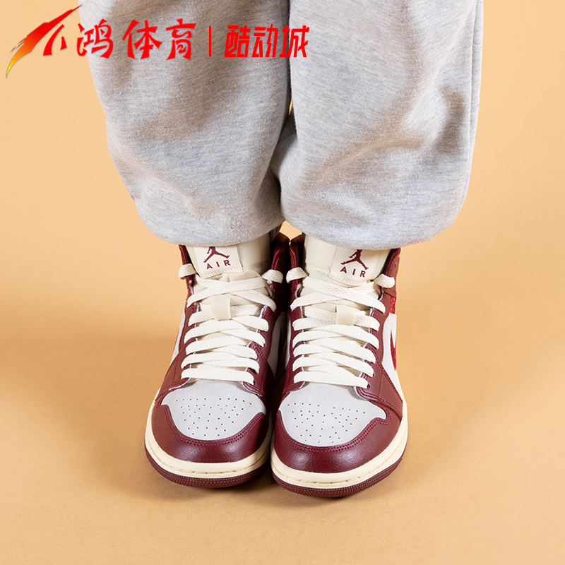 小鸿体育Air Jordan 1 Mid AJ1白红色 中帮 复古篮球鞋DZ2820-601 - 图1