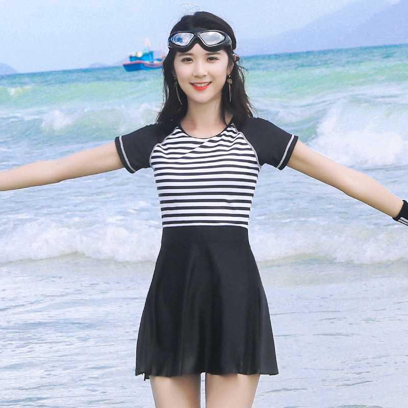 泳衣女保守遮肚显瘦2019新款爆款连体裙式游泳衣学生大码温泉泳装 - 图1