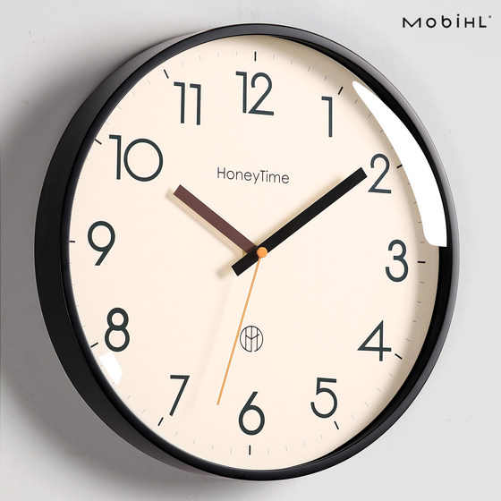Big numbers! A wall clock that even the elderly can easily tell the time