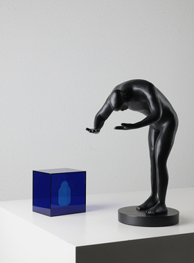 样板间售楼处抽象囚笼人物雕塑软装饰品摆件桌面玄关电视柜摆设