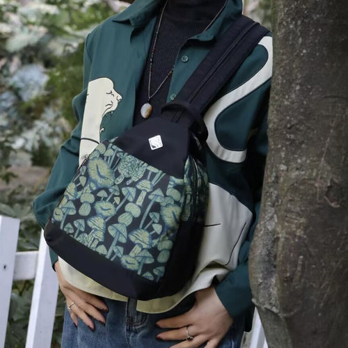 法姿小双肩背包尼龙女2025新品时尚个性背包韩版印花帆布运动胸包 - 图2