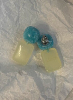 1000SE彩色透明树脂方形耳钉
