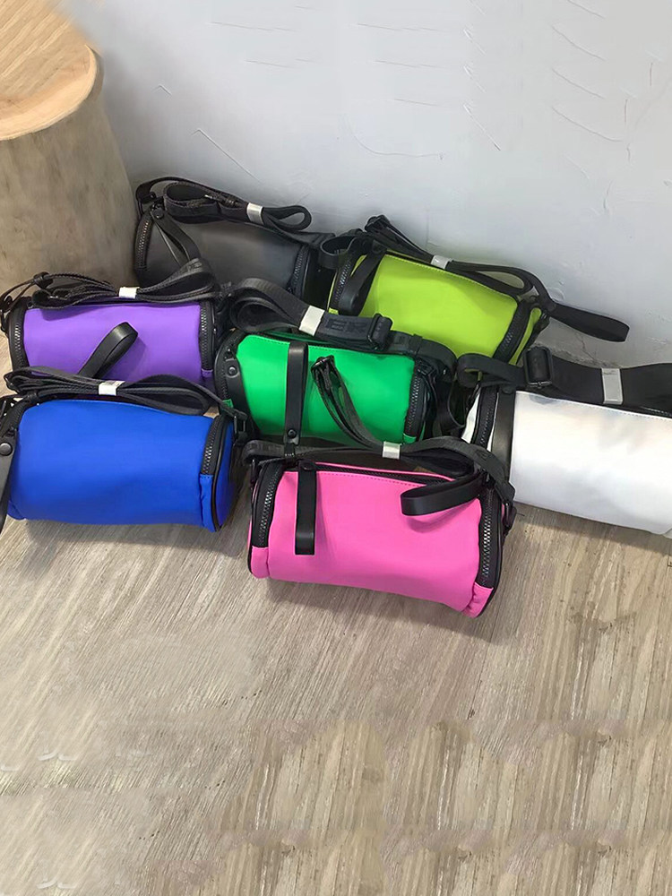 小众质感时尚圆筒包轻便休闲防水运动健身包大容量通勤潮流斜挎包,淘宝优惠券,粉丝福利购,淘宝优惠卷