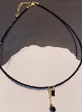 高级感冷淡风黑色水晶锆石项链