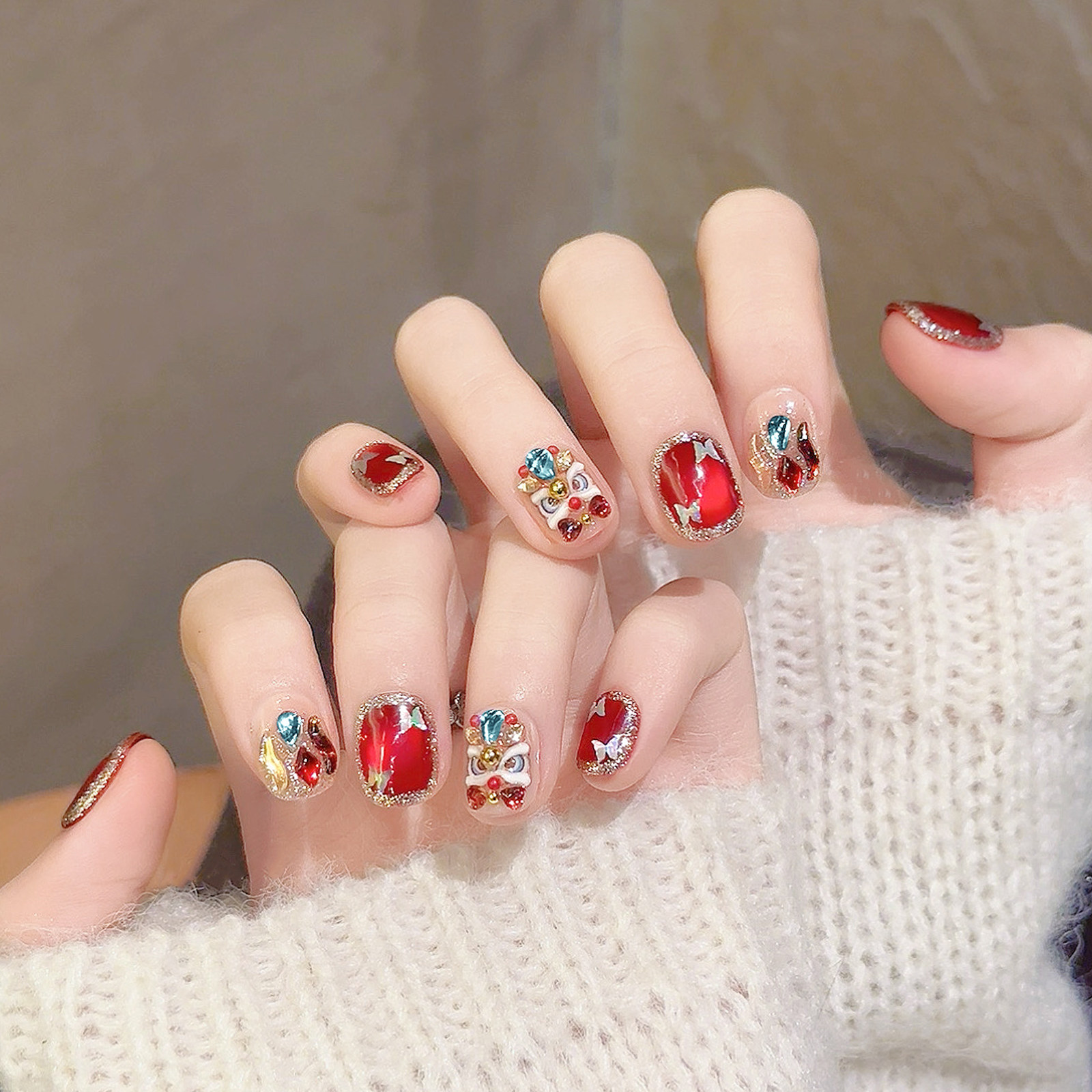 云皙红色系醒狮穿戴甲短款纯手工猫眼美甲2026年新款秋冬指甲贴片,淘宝优惠券,粉丝福利购,淘宝优惠卷