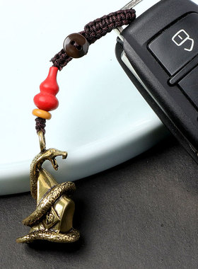 2026年属牛人佩戴灵蛇进禄吉宏吊坠生肖牛男女钥匙扣包包u盘挂件