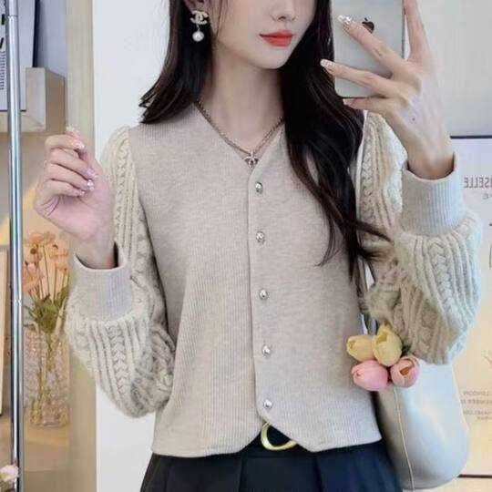 Бархатный утолщенный осенне-зимний свитер с полым дном и длинными рукавами, 2025, темперамент, уменьшающий возраст, универсальный верхний кружевной топ в иностранном стиле для женщин