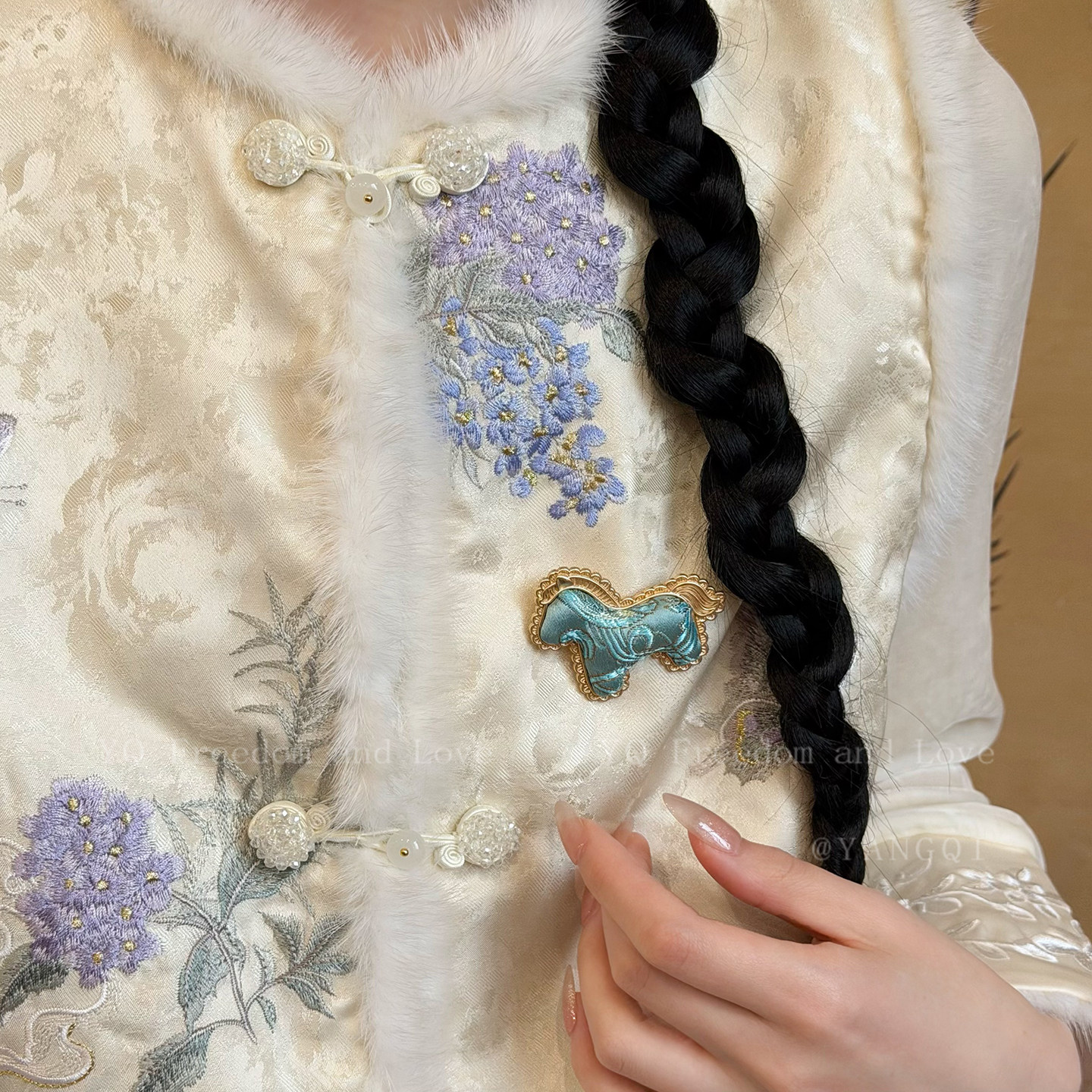 锦上添花~手工宋锦小马胸针女新中式国风旗袍装饰配饰高级感胸花,淘宝优惠券,粉丝福利购,淘宝优惠卷