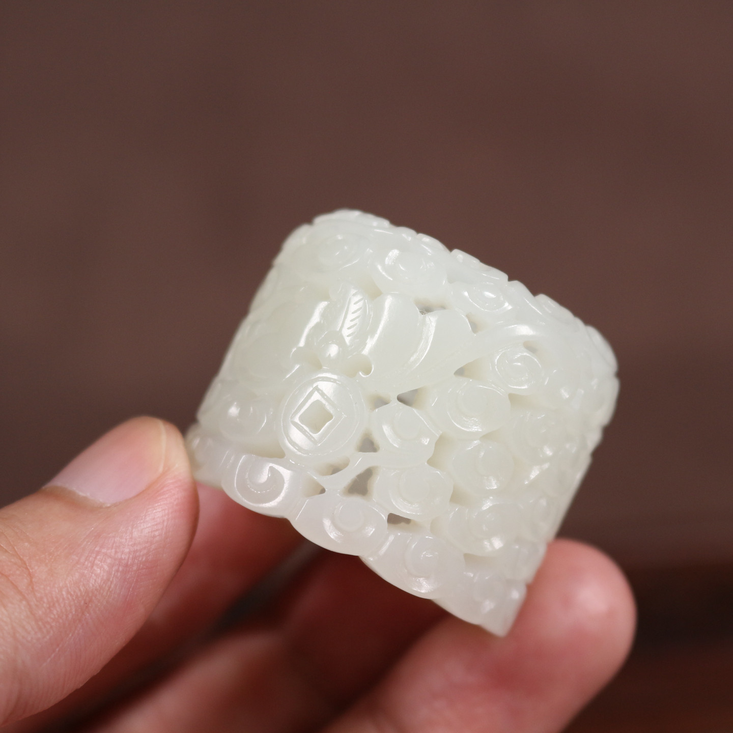 Hotan white jade auspicious clouds and blessings are in front of your eyes