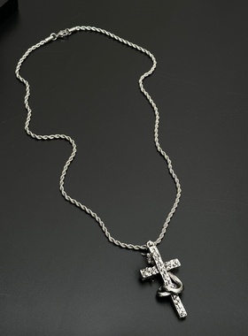 复古嘻哈蛇缠十字架项链男女钛钢
