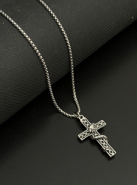 复古盘蛇缠绕十字架项链男锁骨链