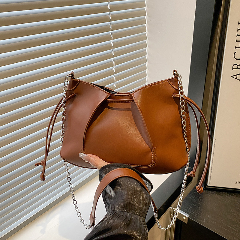 芊舒祺2026新款欧美时尚水桶包女单肩斜挎小包包百搭车缝线圆筒包,淘宝优惠券,粉丝福利购,淘宝优惠卷