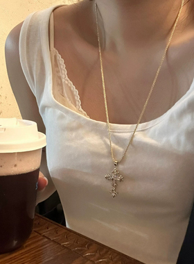 设计感重工镶钻金色鸢尾十字架项链女独特小众轻奢闪钻锁骨链颈链