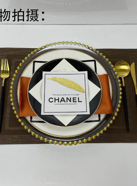 样板房间轻奢风几何西餐厅摆台