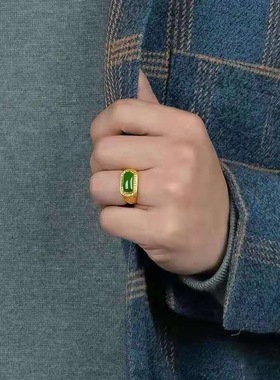 古法仿真黄金色指环镶嵌玉髓戒指